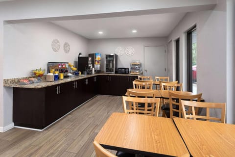 Days Inn by Wyndham Douglasville-Atlanta-Fairburn Road Hotel in Douglasville