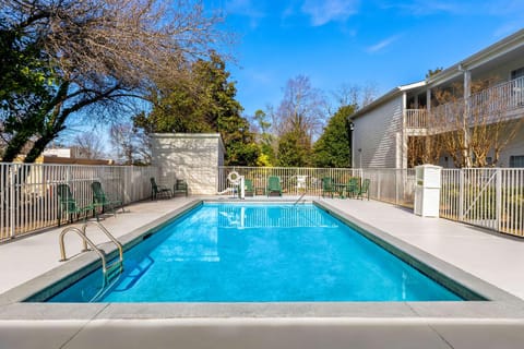 Quality Inn Fayetteville near Historic Downtown Square Hotel in Fayetteville