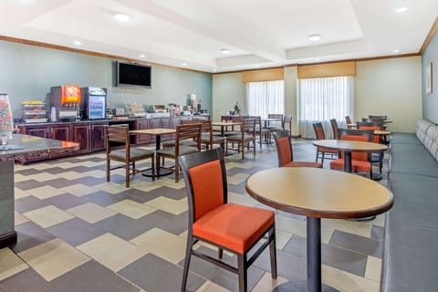 La Quinta Inn & Suites by Wyndham Glen Rose Hotel in Glen Rose