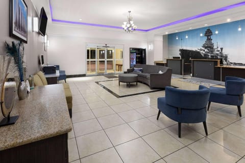 La Quinta Inn & Suites by Wyndham Deer Park Hotel in La Porte