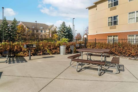 Baymont by Wyndham Auburn Hills South Hotel in Auburn Hills