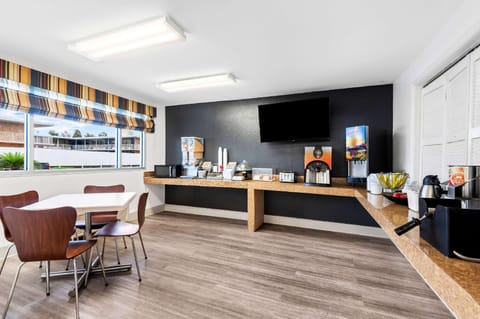 Super 8 By Wyndham Baton Rouge/I-10 Hotel in Baton Rouge