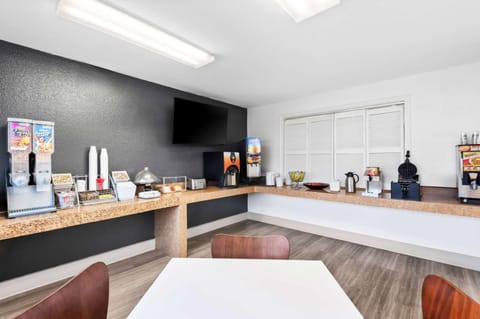 Super 8 By Wyndham Baton Rouge/I-10 Hotel in Baton Rouge