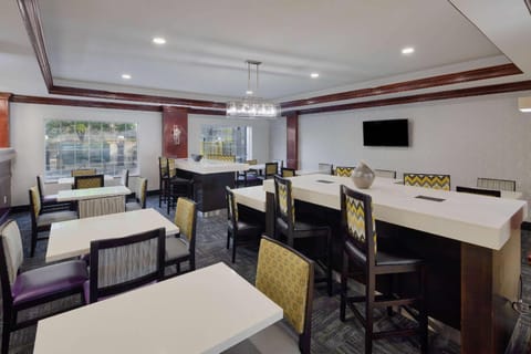La Quinta Inn & Suites by Wyndham Savannah Airport - Pooler Hotel in Pooler