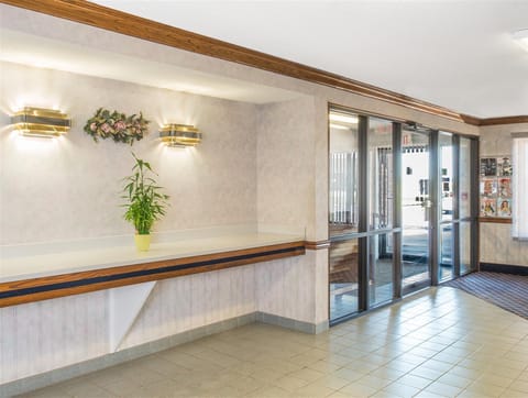 Days Inn by Wyndham Pontoon Beach Hotel in Pontoon Beach