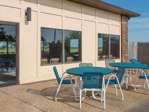 Days Inn by Wyndham Pontoon Beach Hotel in Pontoon Beach