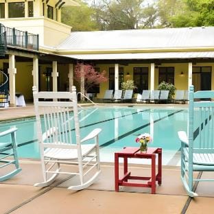 Swimming pool [outdoor]