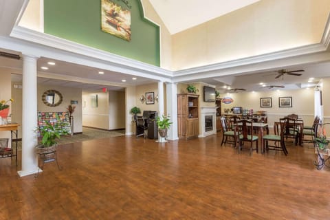 Baymont by Wyndham Lakeland Hotel in Lakeland