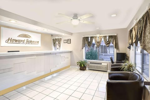 Howard Johnson by Wyndham Modesto Ceres Hotel in Modesto