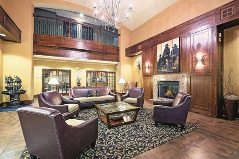 La Quinta Inn & Suites by Wyndham Fort Worth NE Mall Hotel in Richland Hills