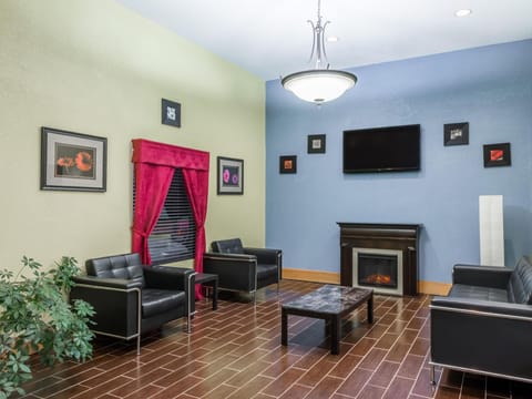 Days Inn & Suites by Wyndham Casey Hotel in Indiana