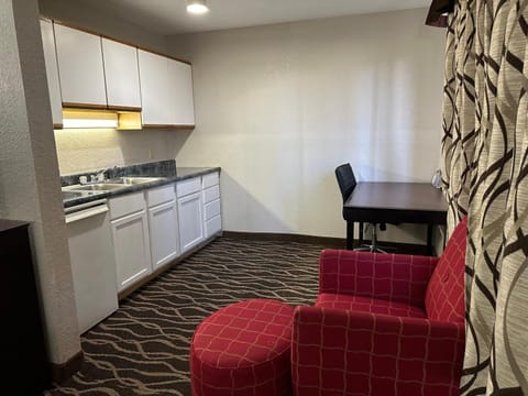 Days Inn & Suites by Wyndham Casey Hotel in Indiana