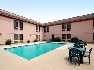 Days Inn & Suites by Wyndham Casey Hotel in Indiana