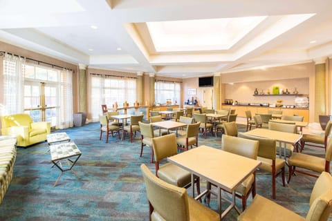 La Quinta Inn & Suites by Wyndham Tampa Brandon Regency Park Hotel in Brandon