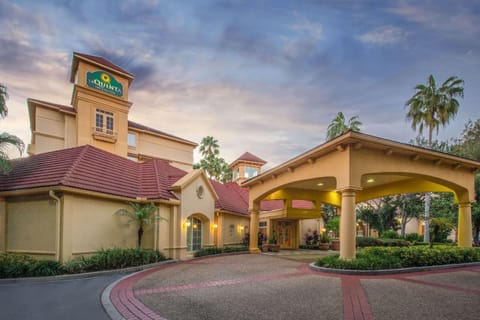 La Quinta Inn & Suites by Wyndham Tampa Brandon Regency Park Hotel in Brandon