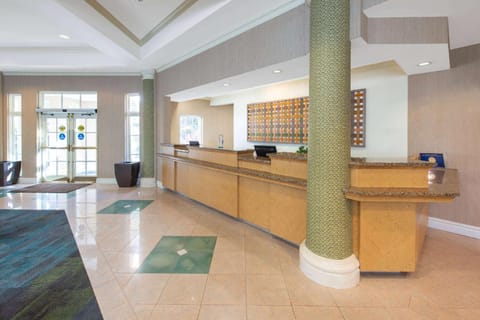 La Quinta Inn & Suites by Wyndham Tampa Brandon Regency Park Hotel in Brandon