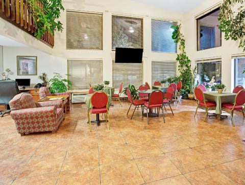 Super 8 By Wyndham Longmont/Twin Peaks Hotel in Longmont