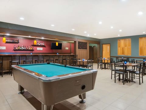 Days Inn by Wyndham Fremont Hotel in Lake Erie