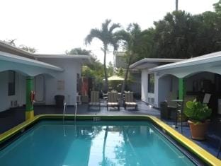 Swimming pool