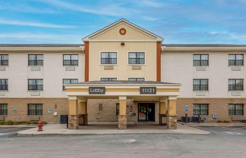Extended Stay America Select Suites - Milwaukee - Wauwatosa Hotel in Wauwatosa