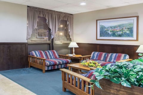 Rodeway Inn Little Falls Hotel in Adirondack Mountains