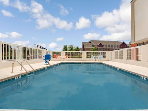 Days Inn & Suites by Wyndham Ridgeland Hotel in Ridgeland