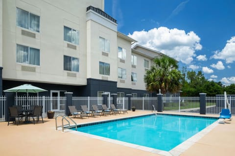 Fairfield by Marriott Inn & Suites Marianna Hotel in Alabama