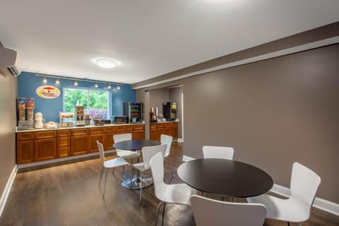 Super 8 By Wyndham Chattanooga Lookout Mountain Tn Hotel in Chattanooga