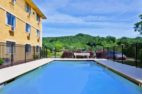 Super 8 By Wyndham Chattanooga Lookout Mountain Tn Hotel in Chattanooga