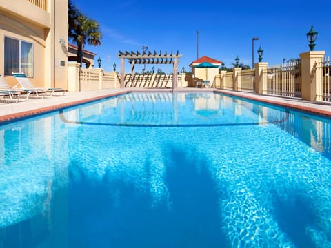 La Quinta Inn & Suites by Wyndham Mobile - Daphne Hotel in Daphne