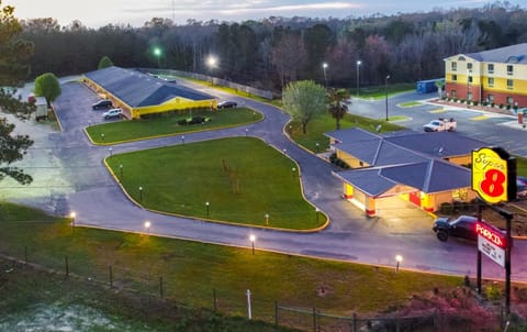 Super 8 By Wyndham Chipley Hotel in Alabama