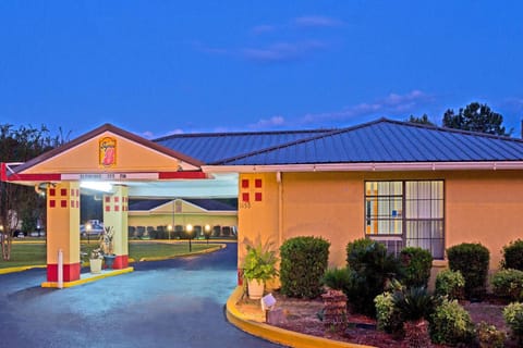 Super 8 By Wyndham Chipley Hotel in Alabama