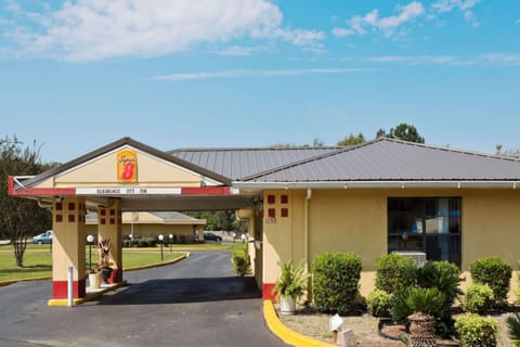 Super 8 By Wyndham Chipley Hotel in Alabama