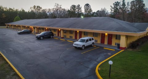 Super 8 By Wyndham Chipley Hotel in Alabama