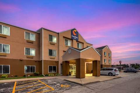 Comfort Inn & Suites Green Bay Stadium Area Hotel in Ashwaubenon