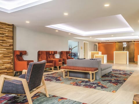 La Quinta Inn & Suites by Wyndham San Francisco Airport N Hotel in Daly City