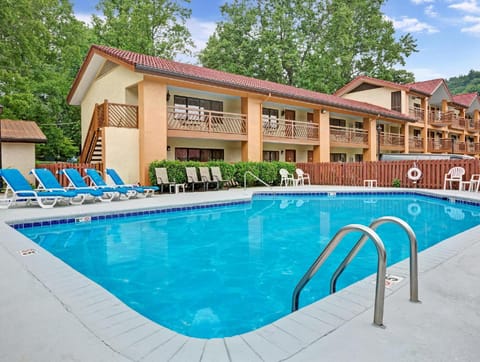 Super 8 By Wyndham Downtown Gatlinburg At Convention Center Hotel in Gatlinburg