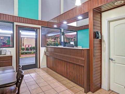 Super 8 By Wyndham Downtown Gatlinburg At Convention Center Hotel in Gatlinburg