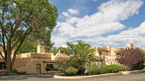 Sagebrush Inn & Suites Hotel in Ranchos De Taos