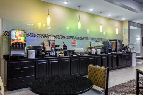 La Quinta Inn & Suites by Wyndham Huntsville Airport Madison Hotel in Madison