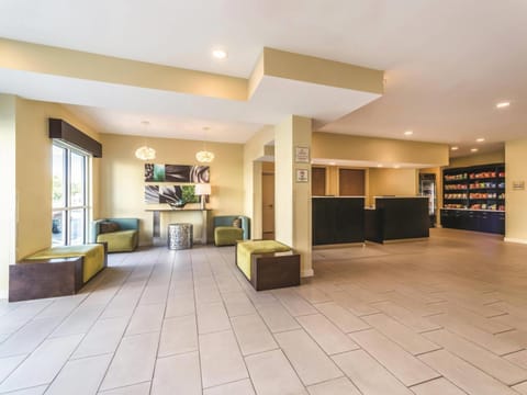 La Quinta Inn & Suites by Wyndham Collinsville - St. Louis Hotel in Pontoon Beach