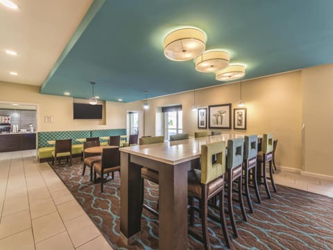 La Quinta Inn & Suites by Wyndham Collinsville - St. Louis Hotel in Pontoon Beach