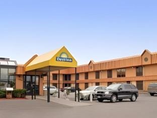 Quality Inn St. Paul-Minneapolis-Midway Hotel in Saint Paul