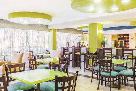 La Quinta Inn & Suites Hotel in San Leandro