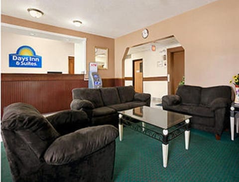 Days Inn & Suites by Wyndham Romeoville Hotel in Bolingbrook