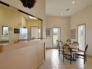 Super 8 by Wyndham Collinsville St. Louis Hotel in Pontoon Beach