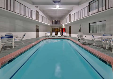 Days Inn & Suites by Wyndham Bentonville Hotel in Rogers