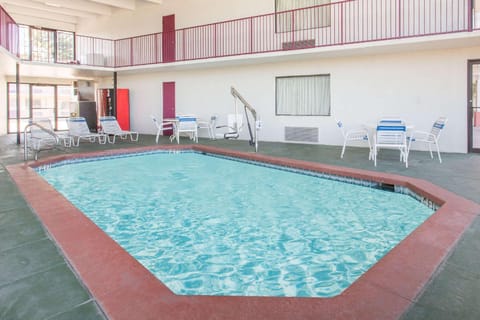 Days Inn & Suites by Wyndham Bentonville Hotel in Rogers