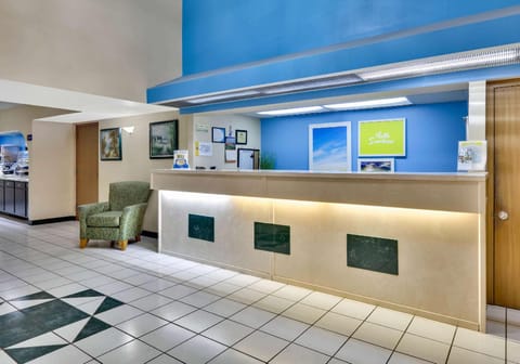 Days Inn & Suites by Wyndham Bentonville Hotel in Rogers
