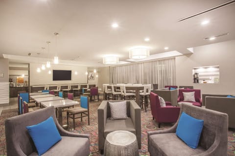 La Quinta Inn & Suites by Wyndham Forsyth Hotel in Forsyth